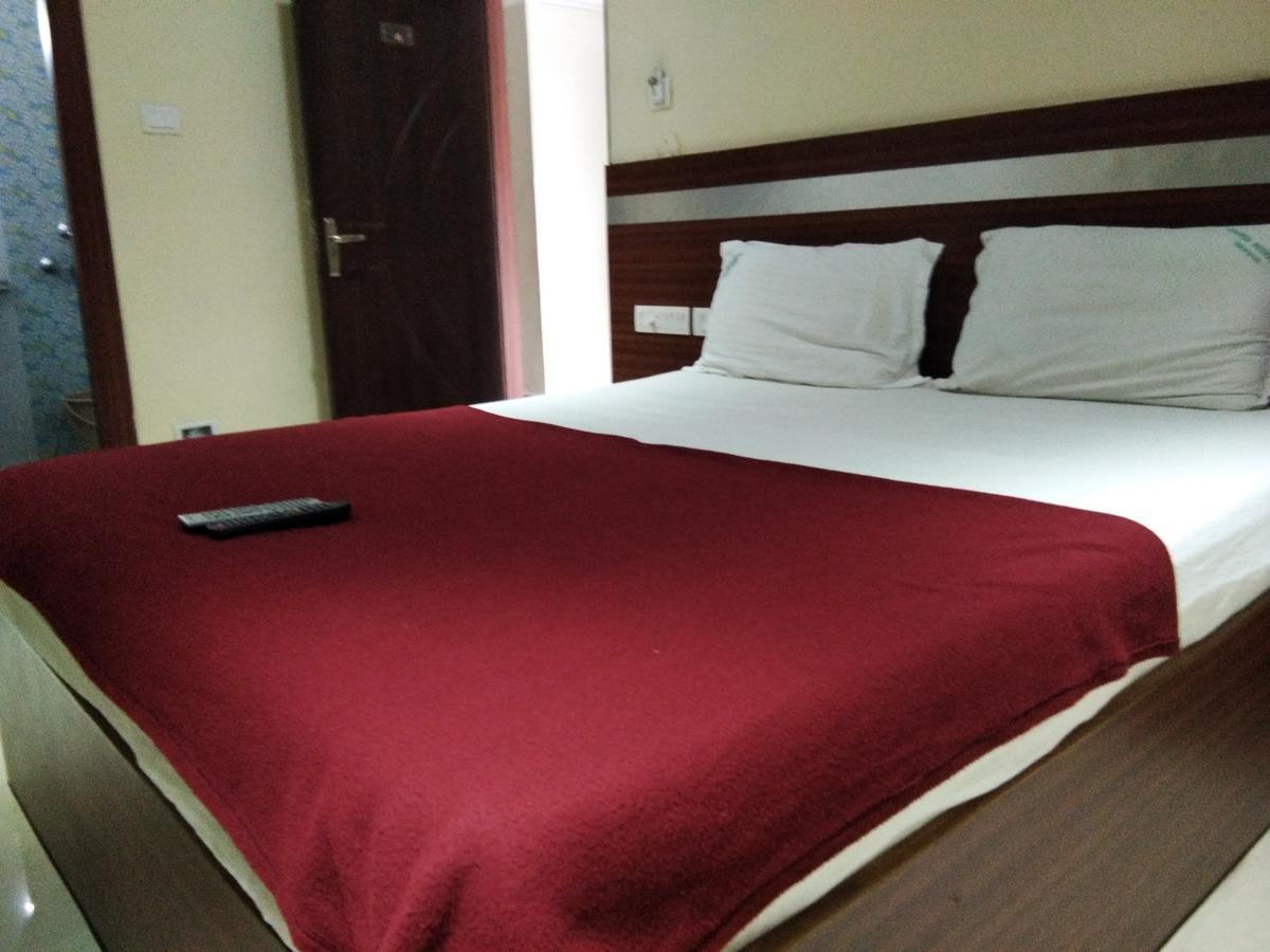 Hotel Adarsh Residency Tirupati Exterior photo